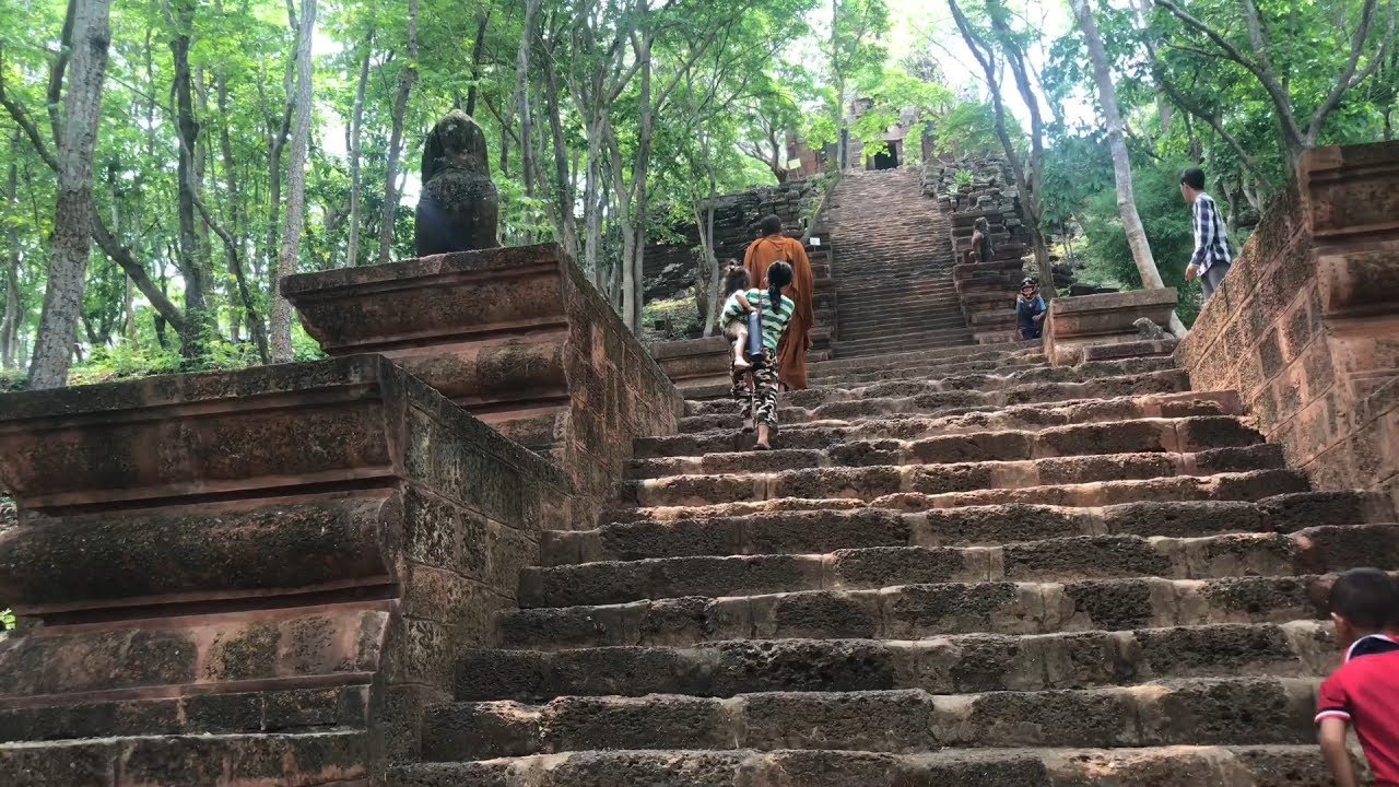 attraction-Wat Phnom Banan Battambang.jpg